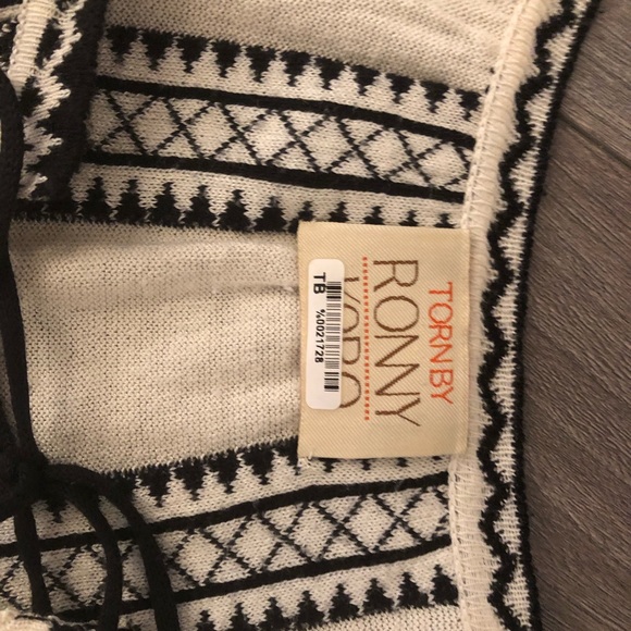 Hobo light black on white sweater - Picture 8 of 8